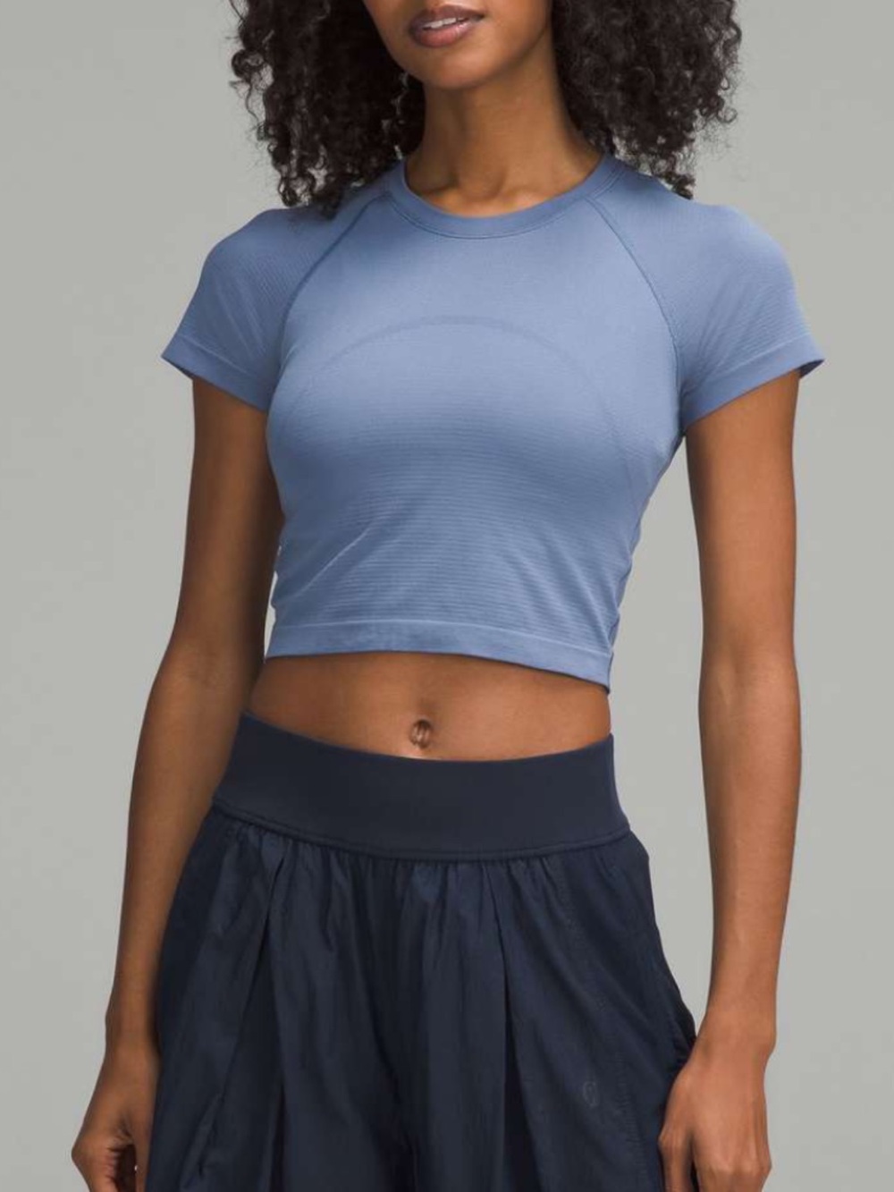 Women’s lululemon Oasis Blue Swiftly Cropped Top- size 6
